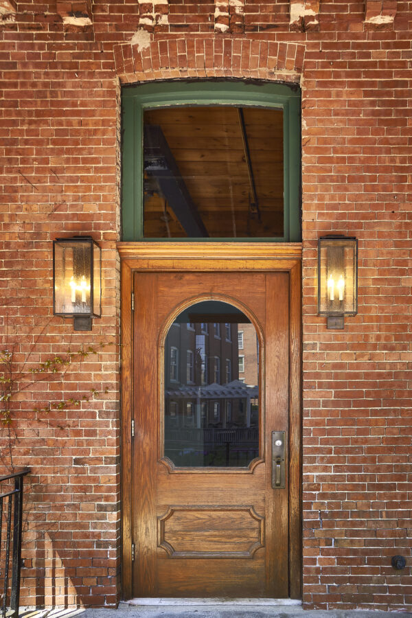CCL11651 Contemporary Downtown Wall Lantern Large - Image 2